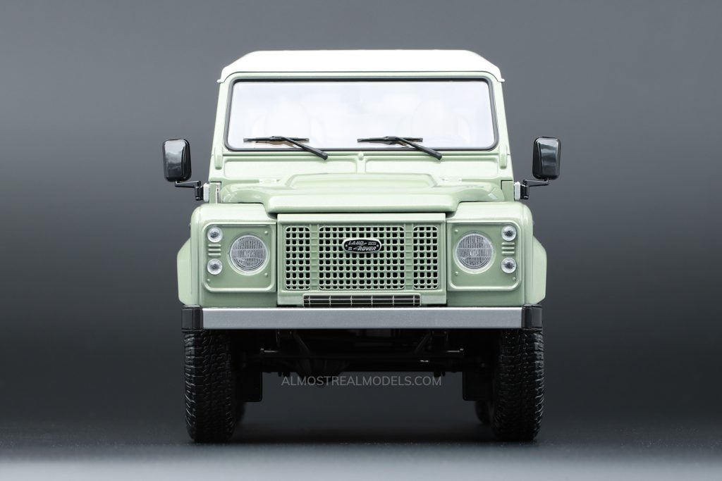 Land Rover Defender 90 Heritage Edition 1:18 by Almost Real