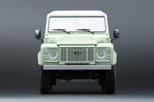 Land Rover Defender 90 Heritage Edition 1:18 by Almost Real