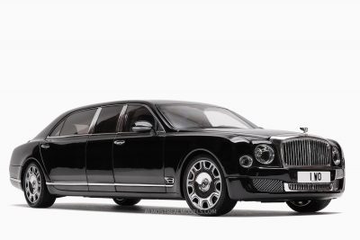 Bentley Mulsanne Grand Limousine by Mulliner Black 1:18 by Almost Real