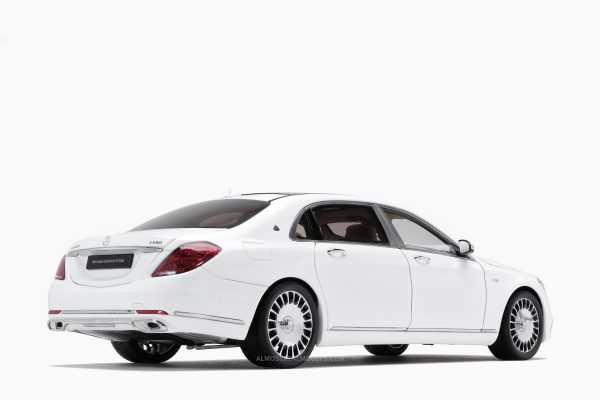 Mercedes - Maybach S-Class 2019 Diamond White 1:18 by Almost Real