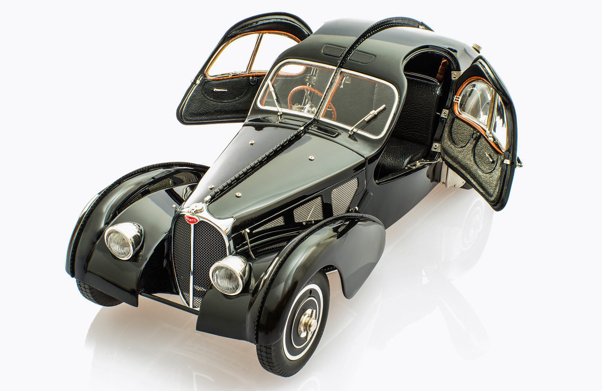 Solido 1:18 BUGATTI TYPE 57 SC ATLANTIC - BLACK - 1937 Doors openable