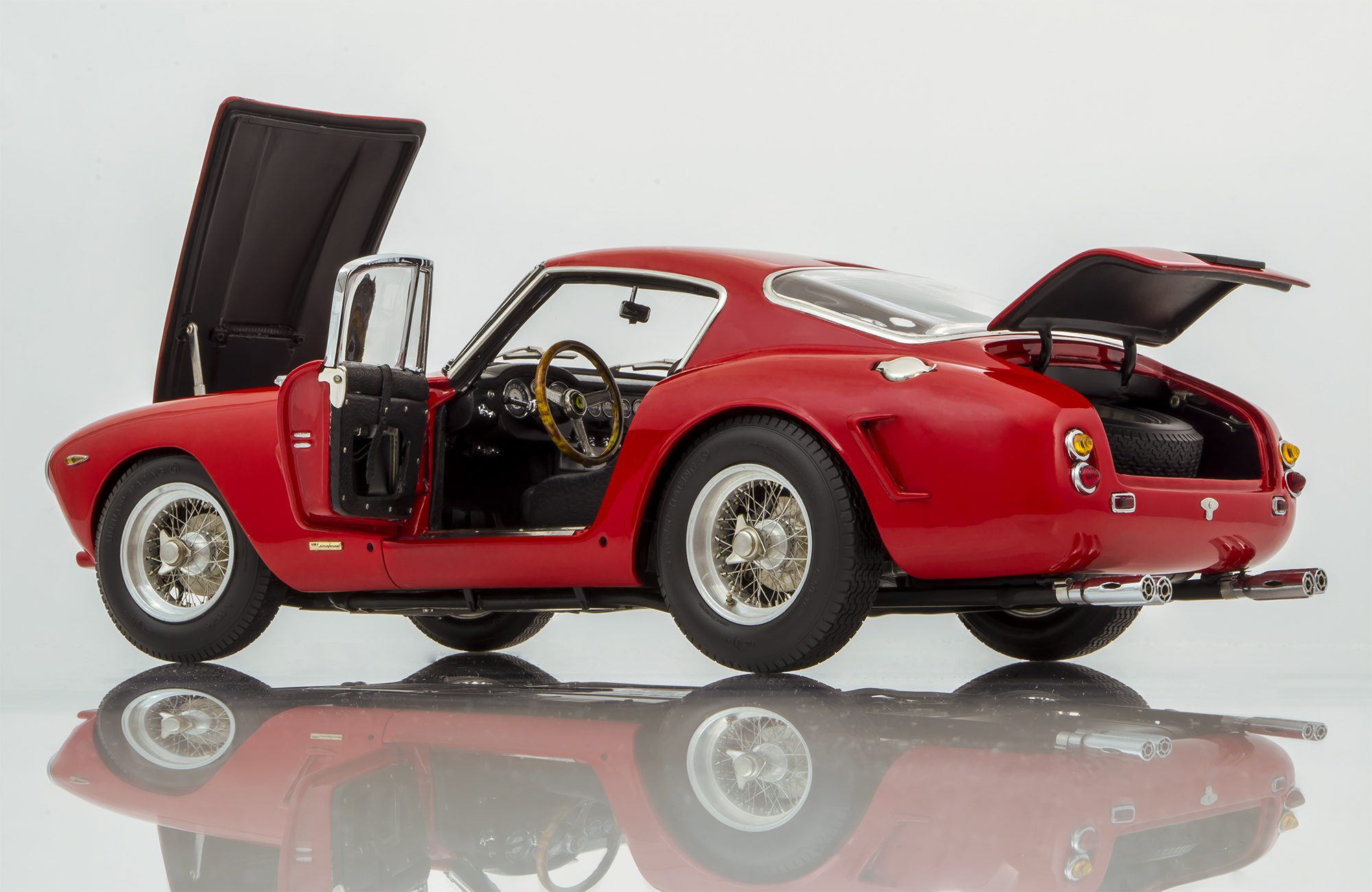 Ferrari 250 GT SWB Competizione Red CMC 1:18