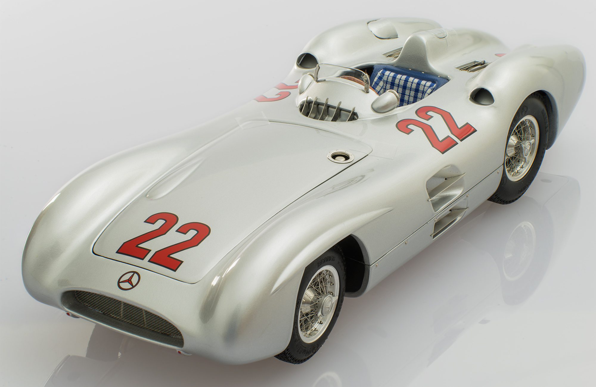 Mercedes-Benz W196R #22 Hermann 1954 Reims GP CMC 1:18