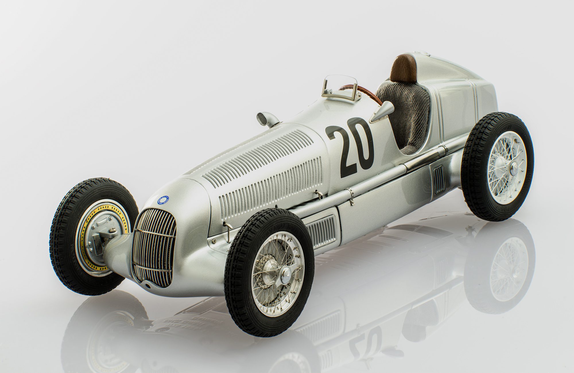 Mercedes-Benz W25 Brauchitsch #20 1934 CMC 1:18 4
