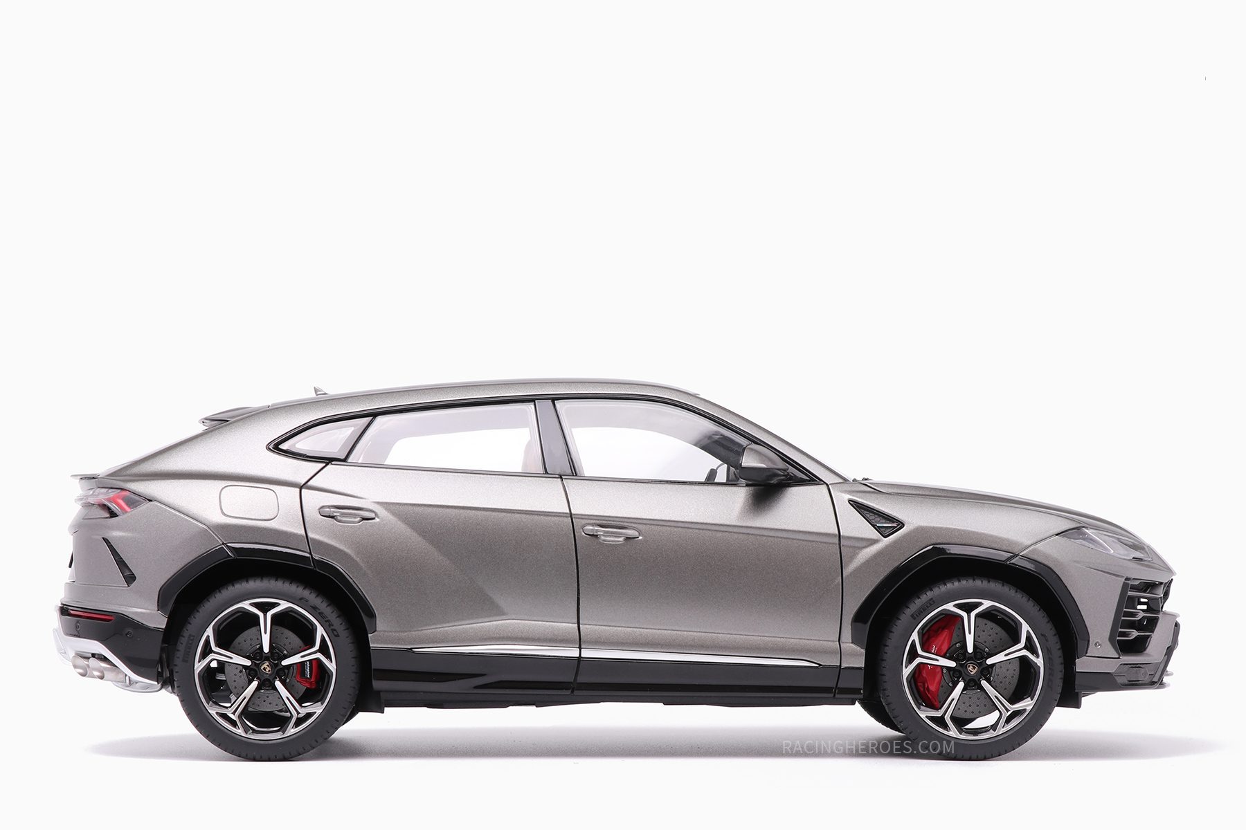 Lamborghini Urus, Grigio Lynx/Metallic Grey Autoart 1:18