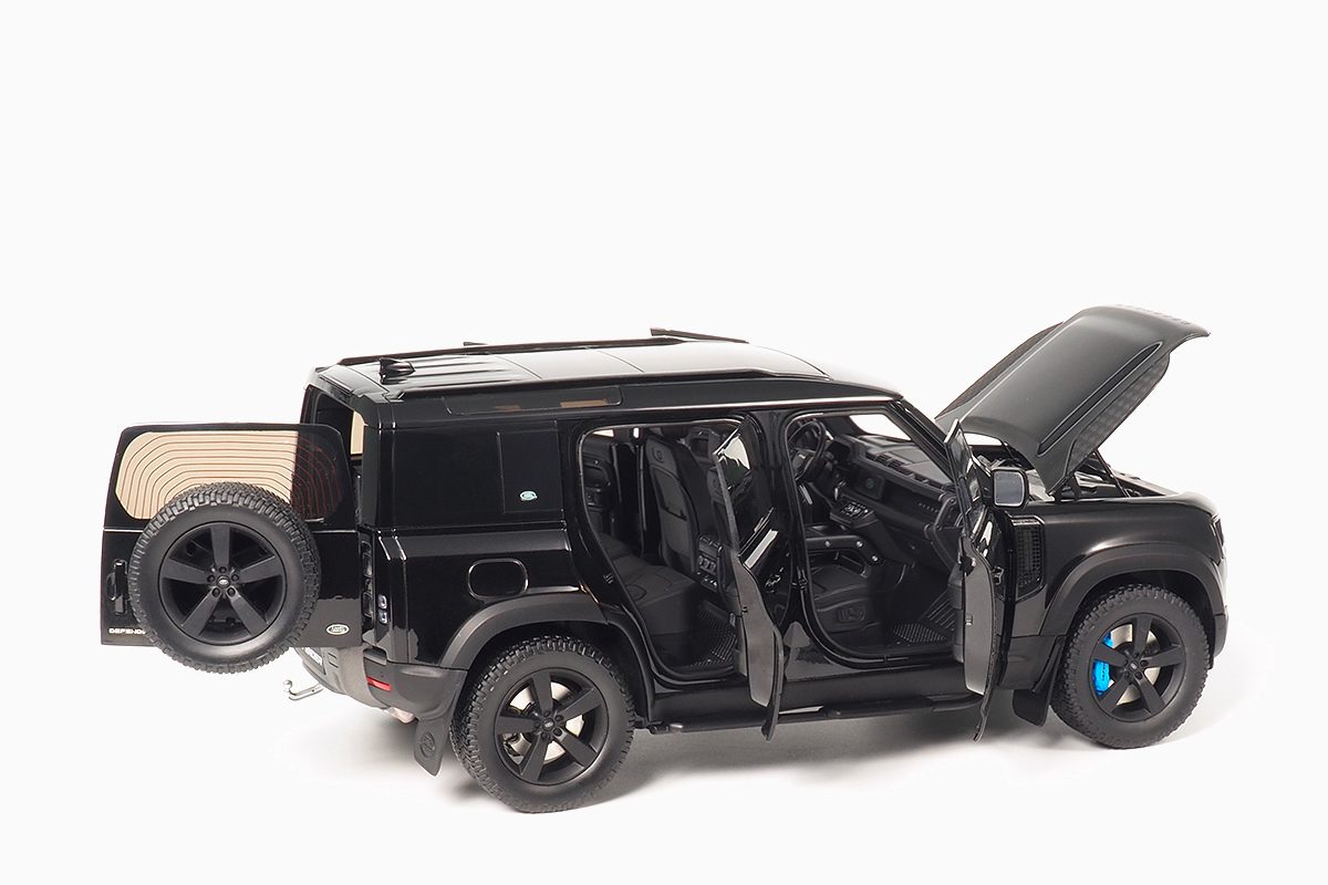Land Rover Defender 110 2020 Black 1:18 by Almost Real