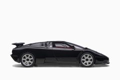 Bugatti EB110 SS Black 1:18 by AutoArt