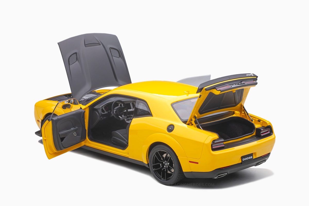 Dodge Challenger SRT Hellcat Widebody 2018 Yellow 1:18 by AutoArt