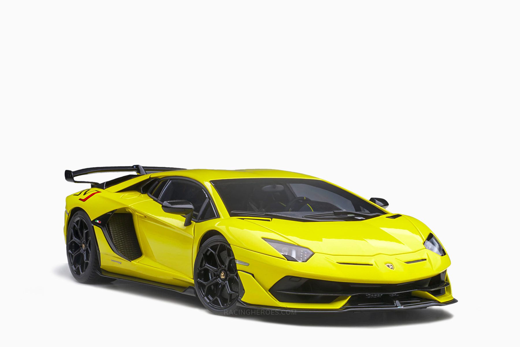 Lamborghini Aventador SVJ Yellow Autoart 1:18