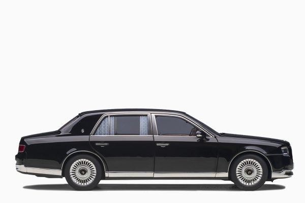 Toyota Century Special Edition with Curtain Black 1:18 by AutoArt