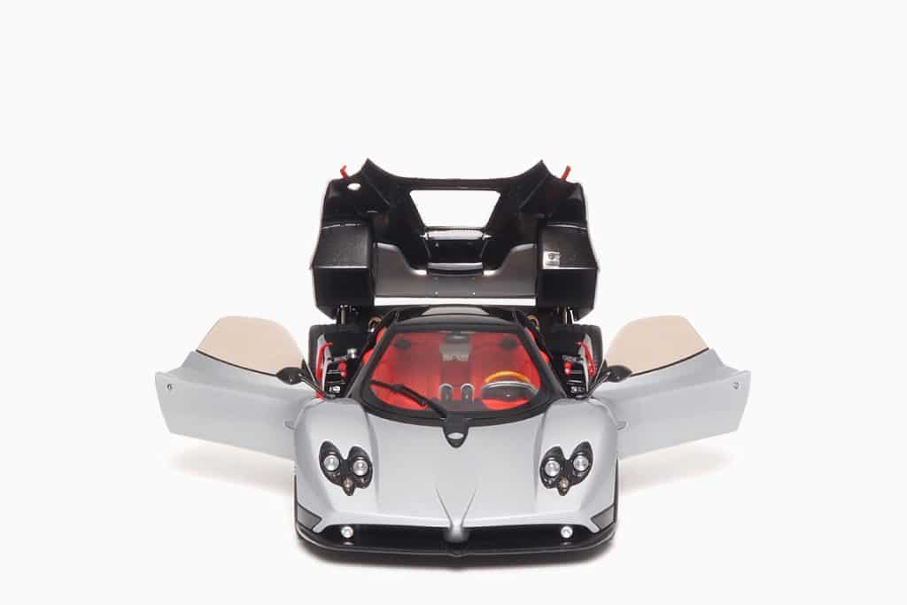 Pagani Zonda F 2005 Street Version 1:18 by Almost Real