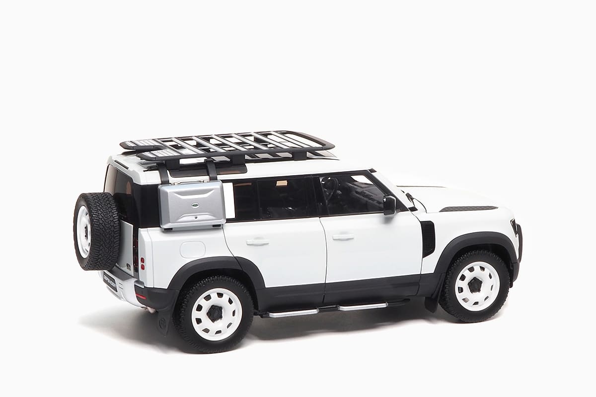 Land Rover Defender 110 2023 30th Anniversary Fuji White 1:18 by Almost Real
