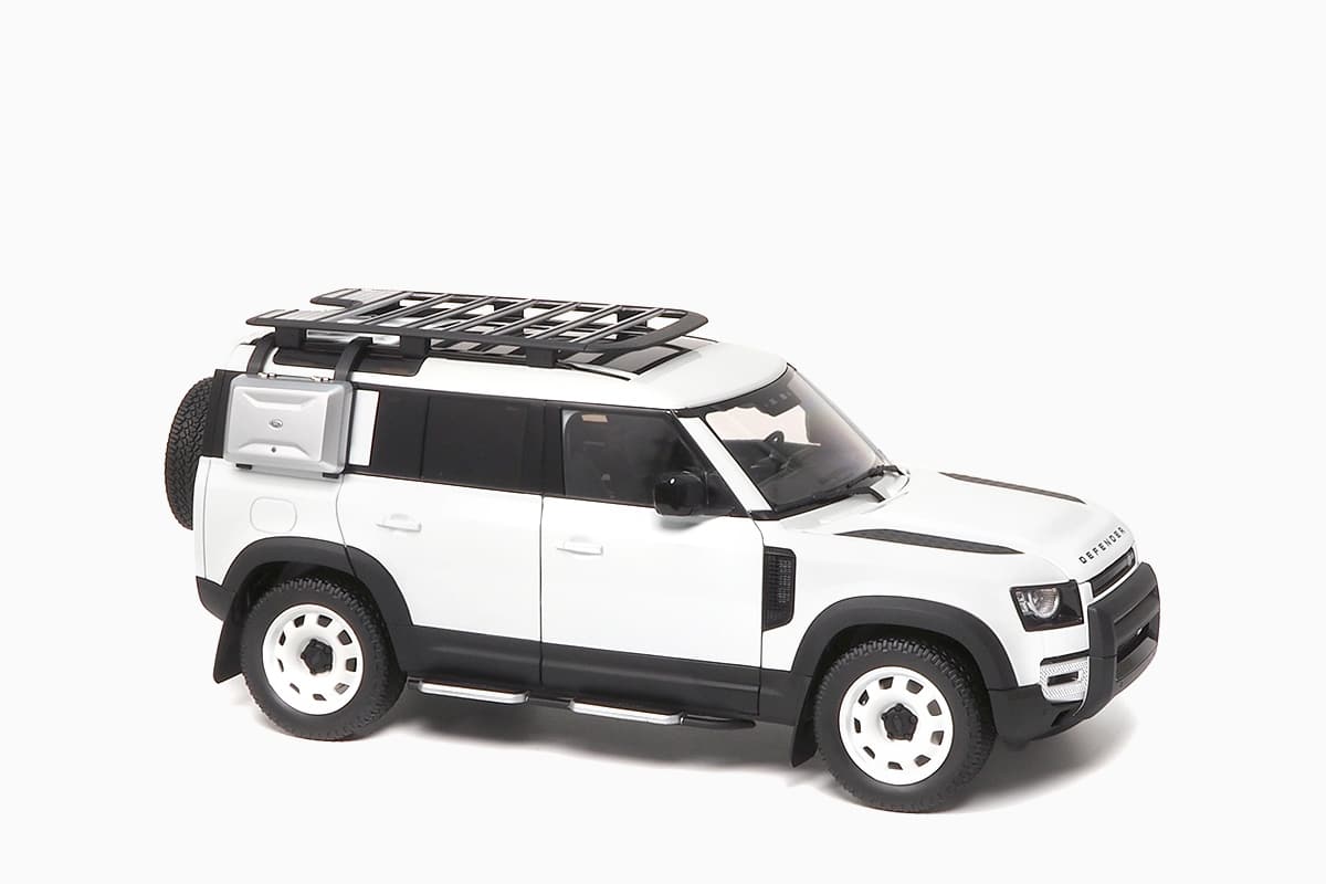 Land Rover Defender 110 2023 30th Anniversary Fuji White 1:18 by Almost Real