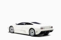 Bugatti EB110 GT, White 1:18 by AutoArt