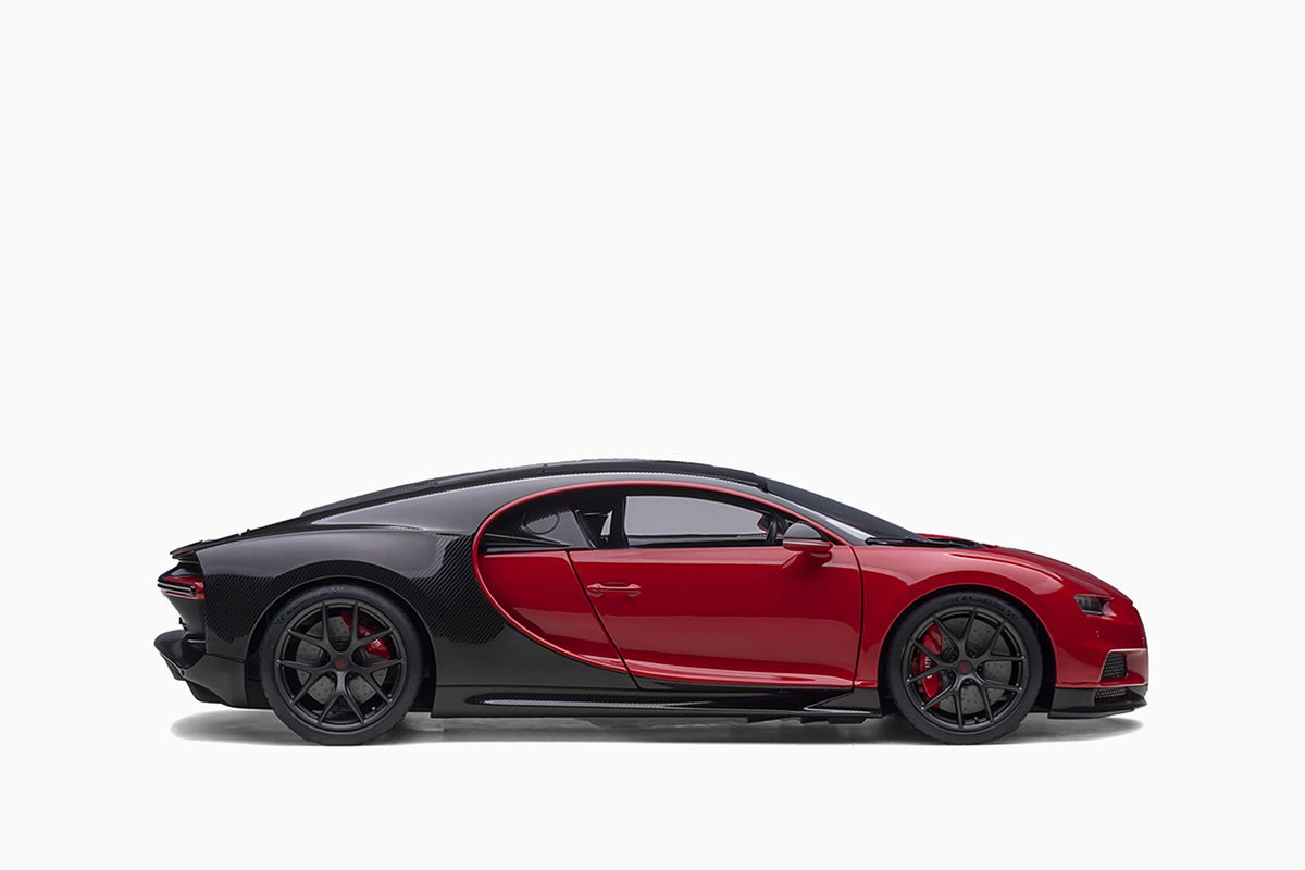 Bugatti Chiron Sport 2019, Italian Red/Carbon 1:18 by AutoArt