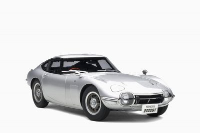 Toyota 2000GT, Silver 1:18 by AutoArt