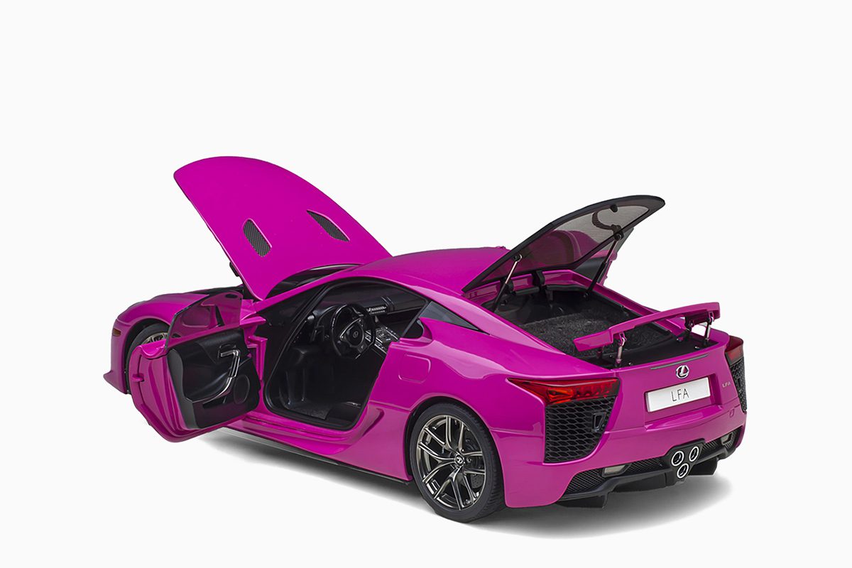 Lexus LFA, Passionate Pink 1:18 by AutoArt