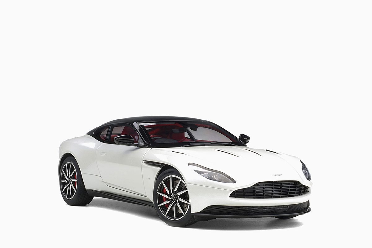 Aston Martin DB11, Morning Frost White 1:18 by AutoArt