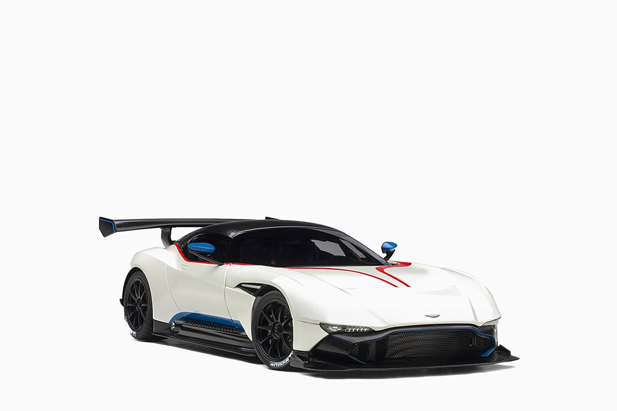 Aston Martin Vulcan Stratus White 1:18 by AutoArt