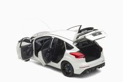 Ford Focus RS 2016, Frozen White 1:18 by AutoArt