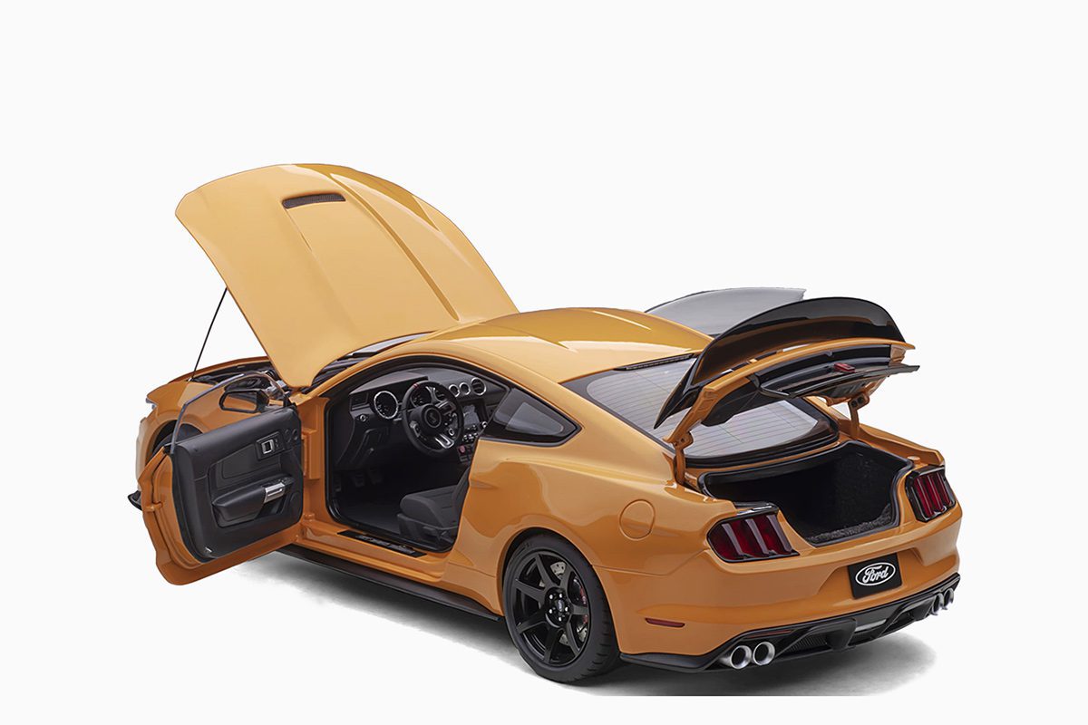 Ford Shelby GT-350R, Fury Orange 1:18 by AutoArt