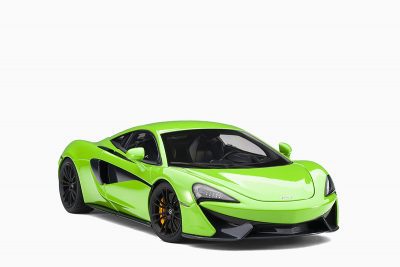 McLaren 570S, Mantis Green/Black Wheels 1:18 by AutoArt