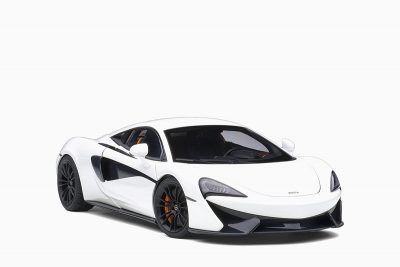 McLaren 570S, White/Black Wheels 1:18 by AutoArt