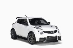 Nissan Juke R 2.0, White 1:18 by AutoArt