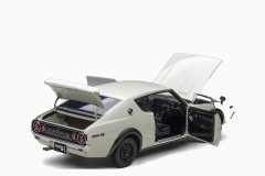 Nissan Skyline 2000 GT-R (KPGC110) White 1:18 by AutoArt