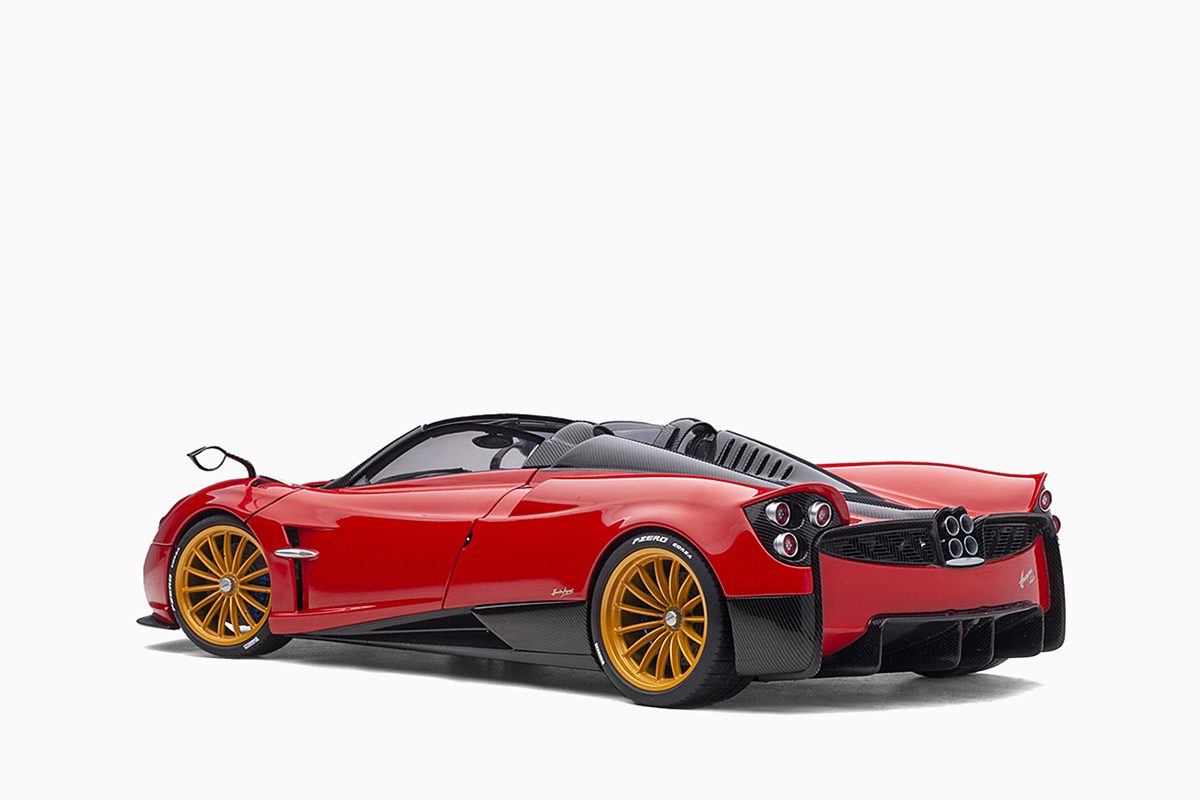 Pagani Huayra Roadster,  Rosso Monza/Red 1:18 by AutoArt