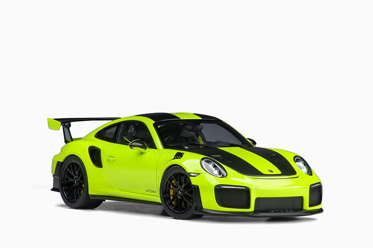 Porsche 911 (991.2) GT2 RS Weissach Acid Green 1:18 by AutoArt