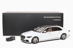 Mercedes - Maybach S-Class 2021 Diamond White  1:18 by Almost Real
