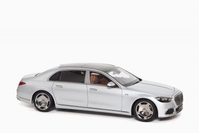 Mercedes – Maybach S-Class 2021 Hightech Silver 1:18 by Almost Real