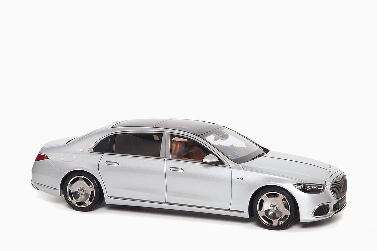 Mercedes - Maybach S-Class 2021 Hightech Silver 1:18 by Almost Real