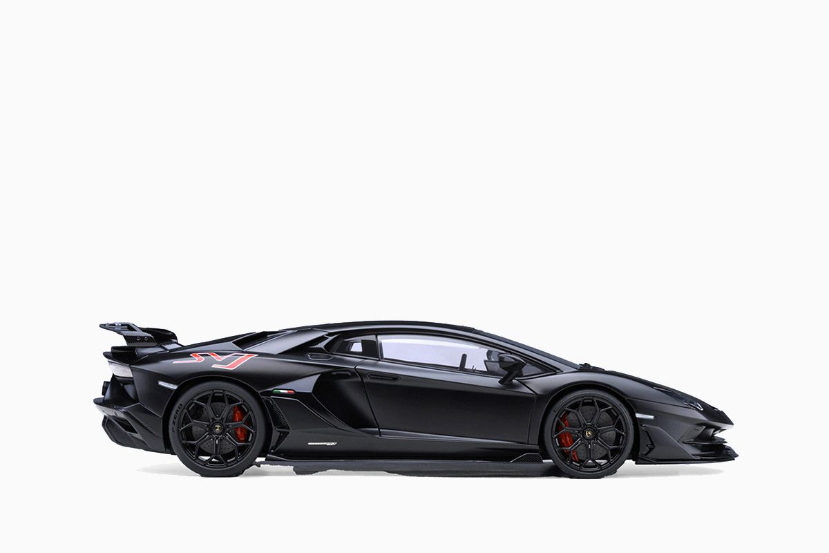 Lamborghini Aventador SVJ (Nero Nemesis) Black 1:18 by Autoart