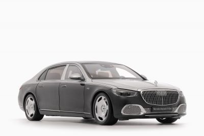 Mercedes – Maybach S-Class 2021 Black / Silver 1:18 by Almost Real
