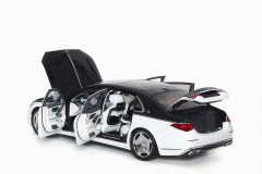 Mercedes - Maybach S-Class 2021 Black / White 1:18 by Almost Real