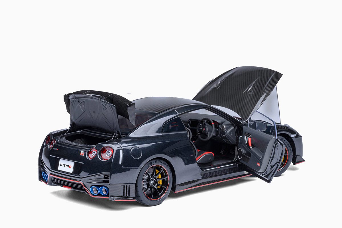 Nissan GT-R (R35) Nismo 2022 Special Edition, Meteor Flake Black Pearl 1:18 by Autoart