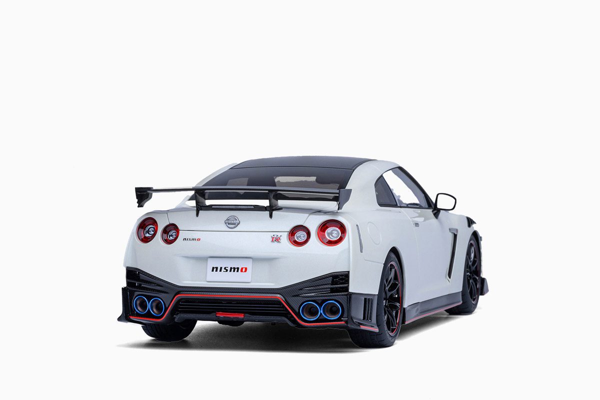 Nissan GT-R (R35) Nismo 2022 Special Edition, Brilliant White Pearl 1:18 by Autoart