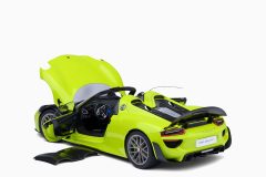 Porsche 918 Spyder Weissach Package Acid Green 1:18 by Autoart