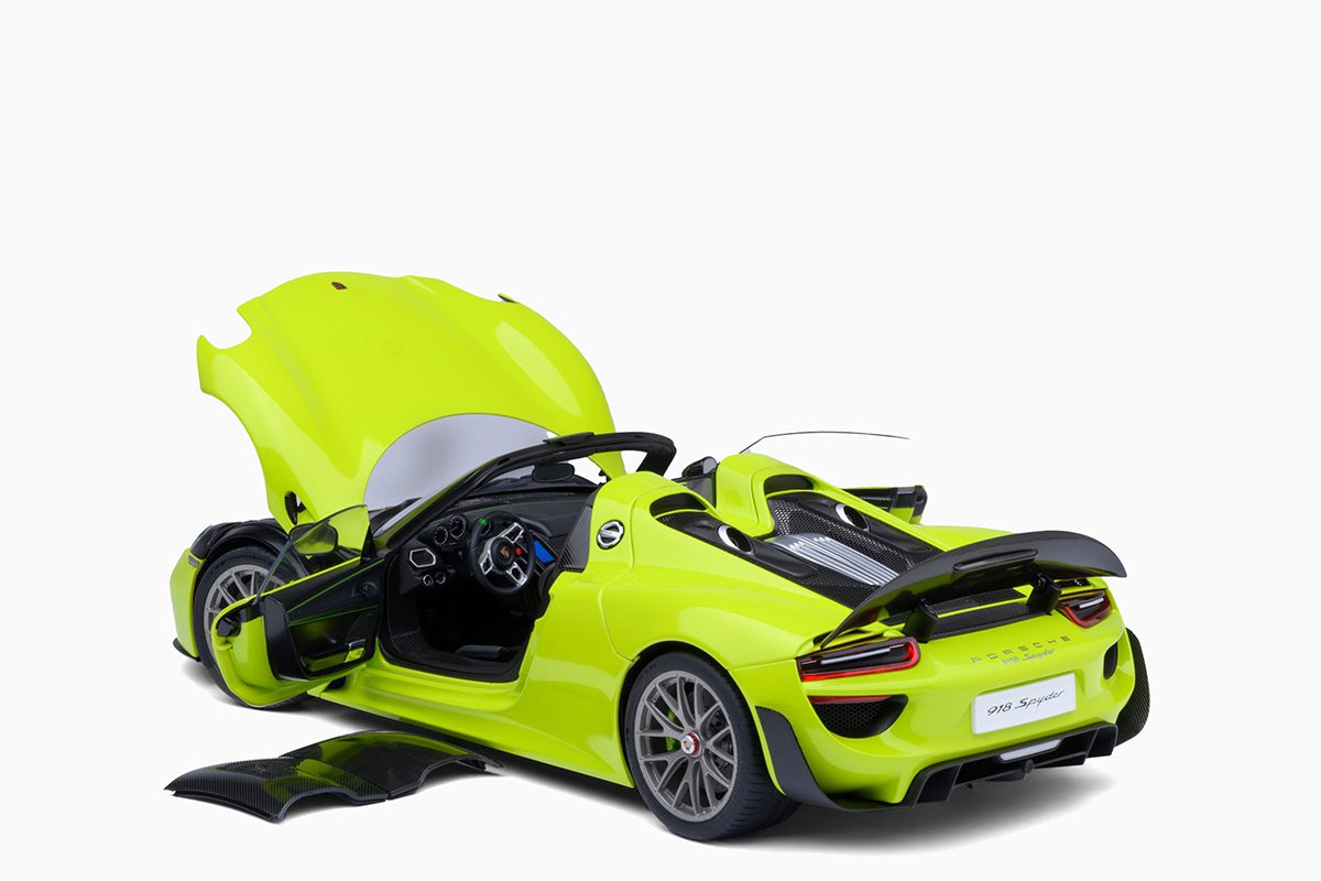 Porsche 918 Spyder Weissach Package Acid Green 1:18 by Autoart