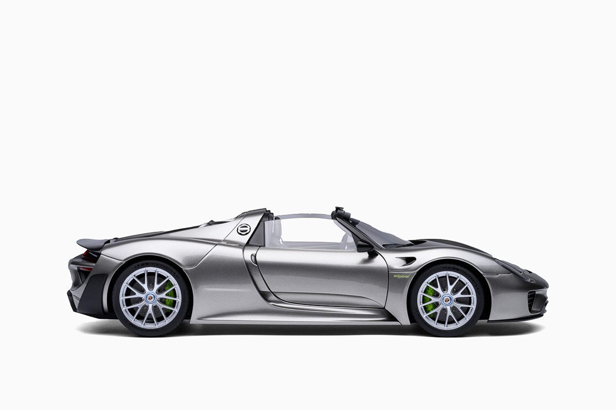 Porsche 918 Spyder Weissach Package Liquid Metal Silver 1:18 by Autoart