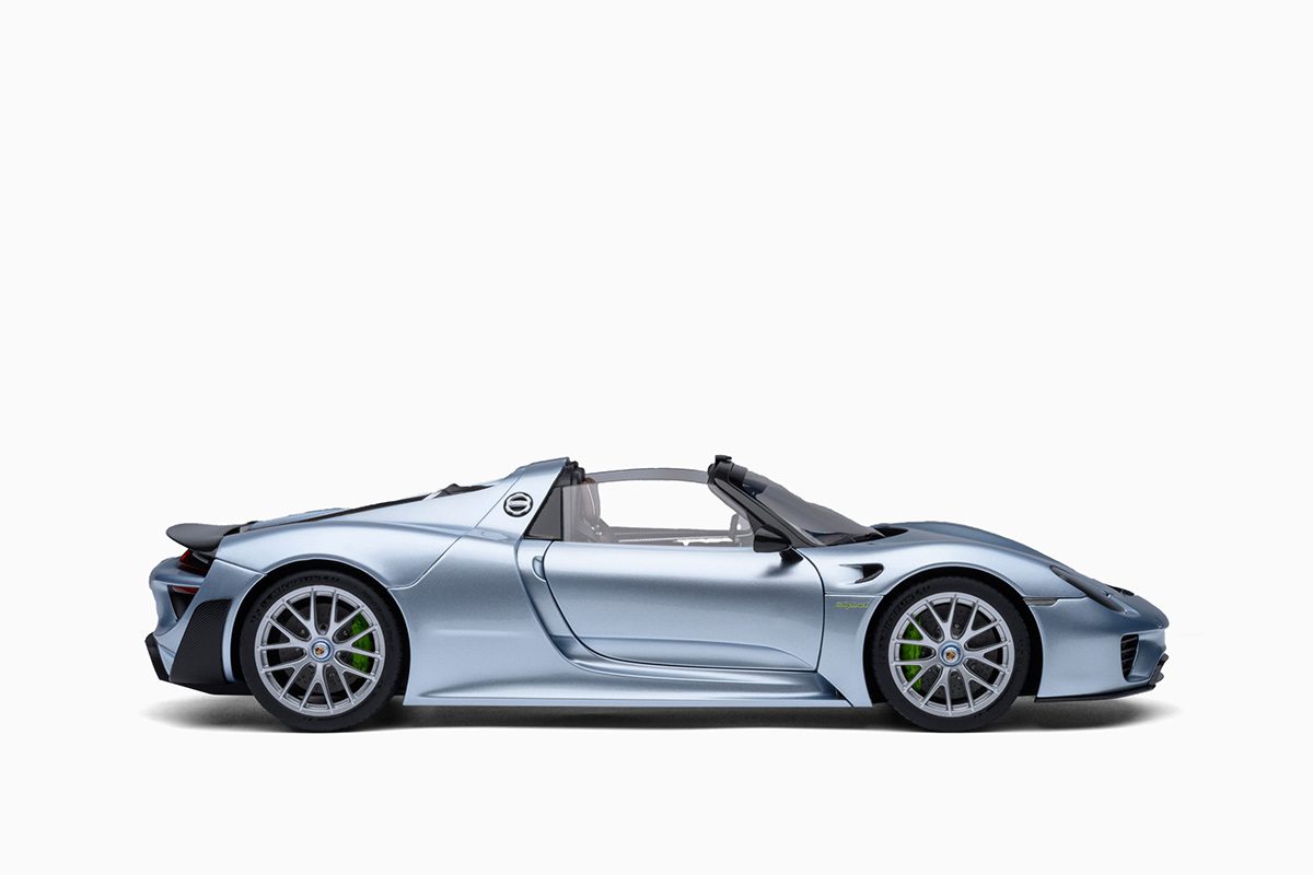 Porsche 918 Spyder Weissach Package Liquid Metal Chrome Blue 1:18 by Autoart