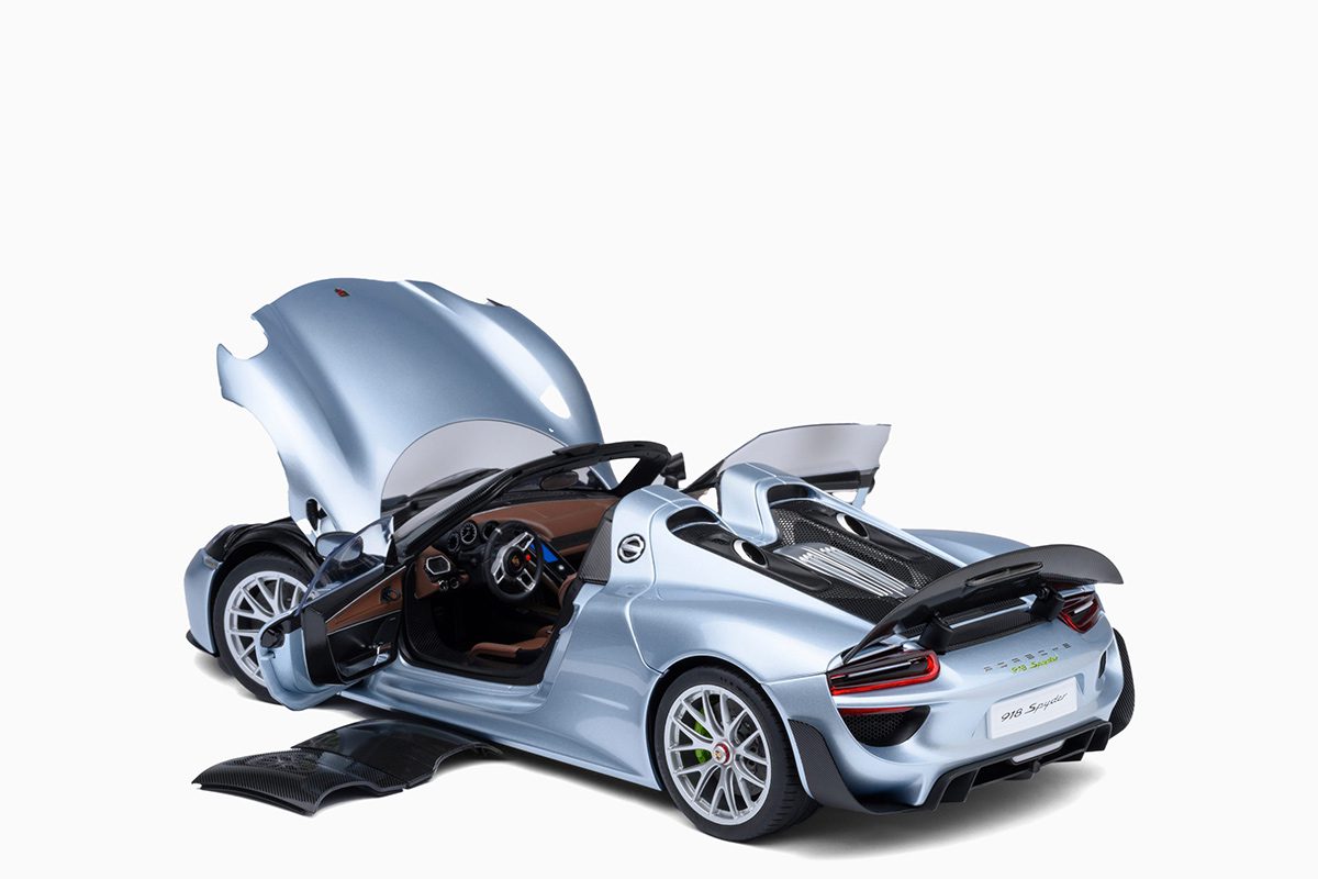 Porsche 918 Spyder Weissach Package Liquid Metal Chrome Blue 1:18 by Autoart