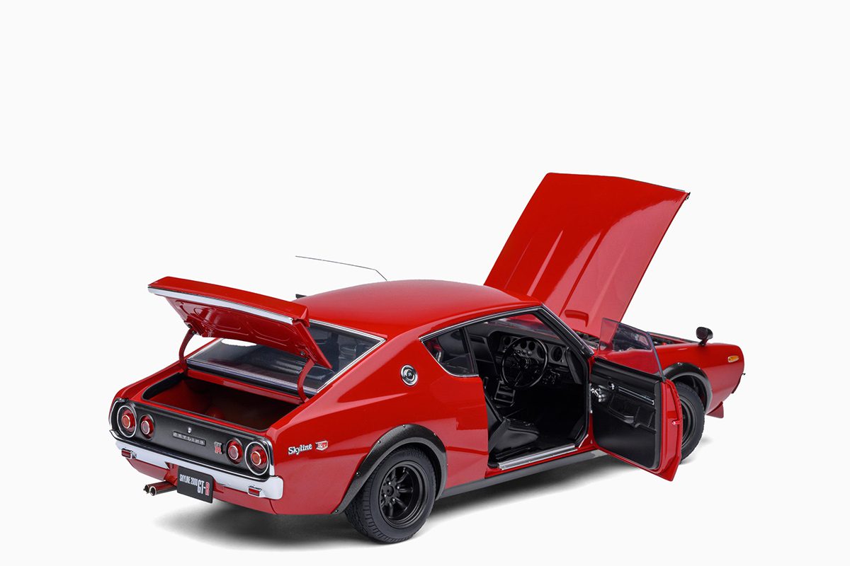 Nissan Skyline 2000 GT-R, (KPGC110), Tuned Version, Red 1:18 by Autoart